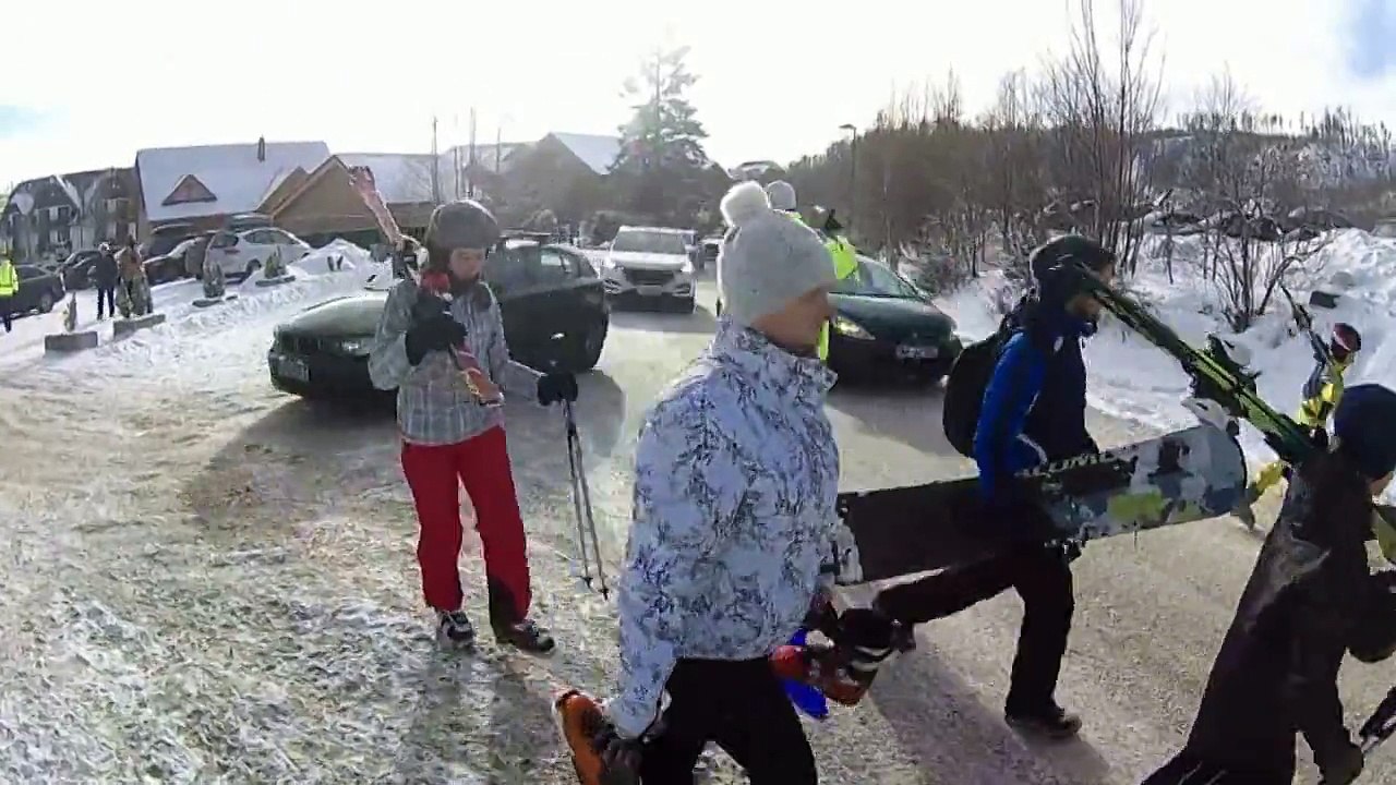 VYSOKÉ TATRY: Parkoviská v Tatranskej Lomnici praskajú vo švíkoch