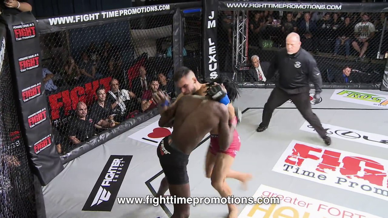 Un incroyable KO durant un match amateur de MMA