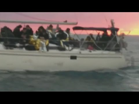 Otranto (LE) - Migranti, soccorsi 53 iracheni su barca a vela (03.01.17)