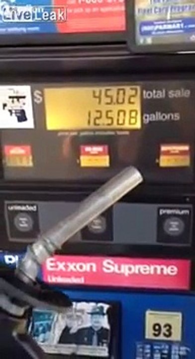 Pai nu sunt ROMANII cei mai INVENTIVI? Uite CUM se FURA LEJER BENZINA fara ca nimeni sa se prinda! Imagini care au FACUT