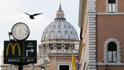 Ouverture d'un Mc Do controversé près du Vatican