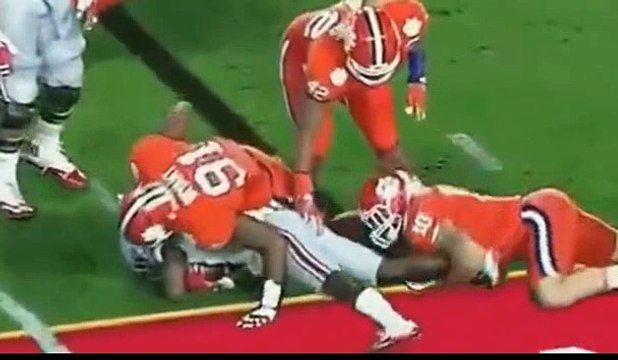 Un joueur de football américain victime d’attouchements sexuels en plein match