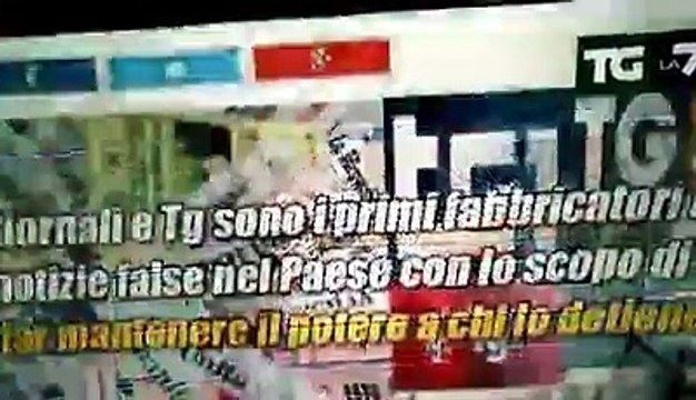 Enrico Mentana querela Beppe Grillo: l'annuncio al TG di La7