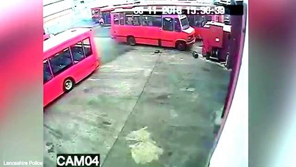 Download Video: E vjedhin autobusin dhe shkaktojnë kaos e dëme të mëdha