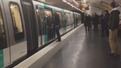 Chelsea, quattro tifosi condannati per non aver fatto salire uomo di colore in metro