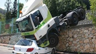 Amazing Truck Accidents Truck Crash Compilation 2016, crazy truck crash - mountain truck collapse