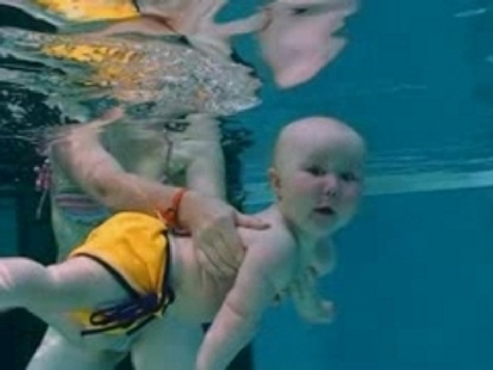 Underwater Baby - BAbyschwimmen
