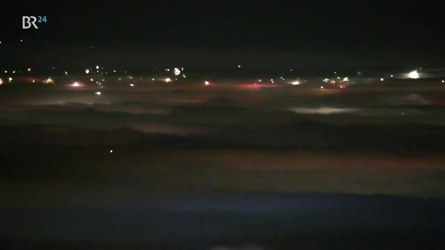 Feux d'artifices filmés dans le brouillard à Munich ! Nouvel an 2017