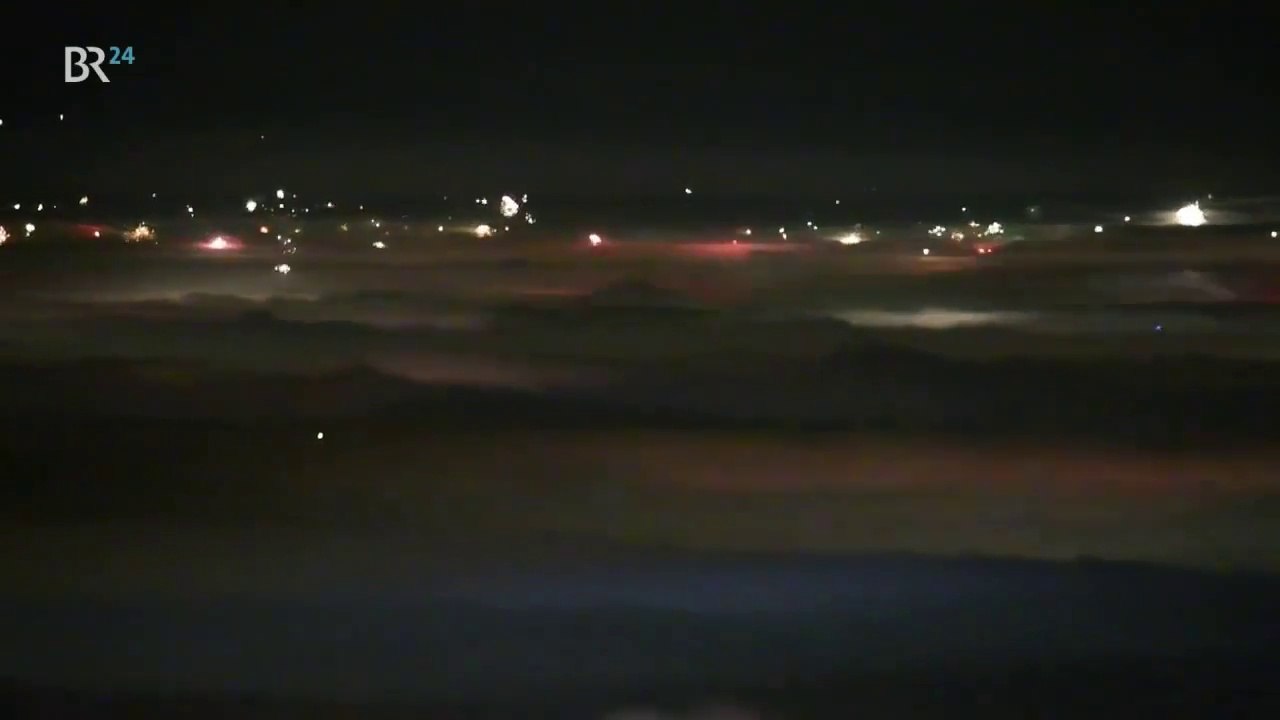 Feux d'artifices filmés dans le brouillard à Munich ! Nouvel an 2017