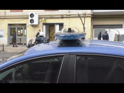 Napoli - Due rapine in contemporanea alle Poste e in una banca (03.01.17)