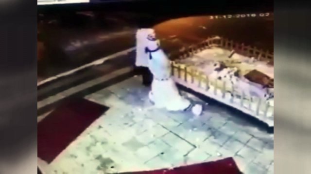 Sosyal medya, kardan adama ‘bulaşan’ kadını konuşuyor