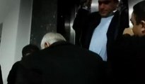 Belediye meclis üyeleri, aşırı yüklenme nedeniyle asansörde mahsur kaldı