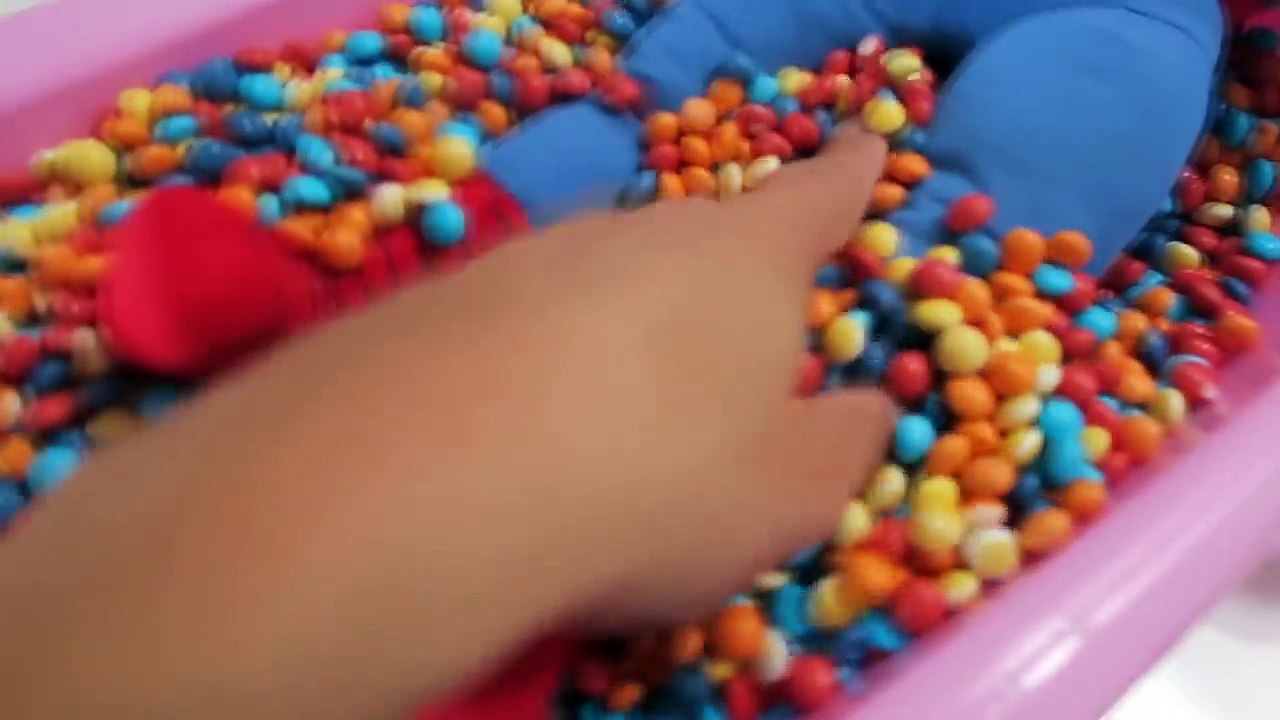 PREGNANT FROZEN ELSA Slimes Spiderbaby! w/ SPIDERMAN Doctor, Evil Elsa, Donut & Prank! Superhero Fun