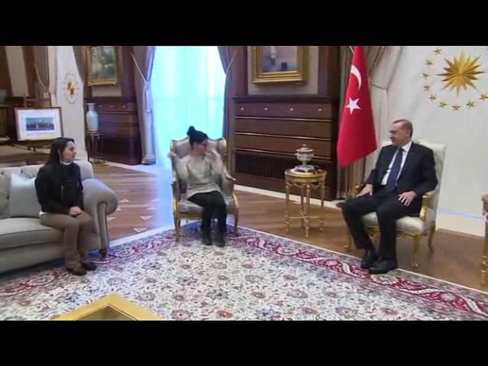 کاش ایسے حکمران پاکستان کو بھی نصیب ہوں ؛ایک معذور بچی کو شاہی مہمان کا پروٹوکول دیا