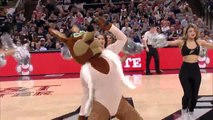 Spurs Coyote Mocks Mariah Carey