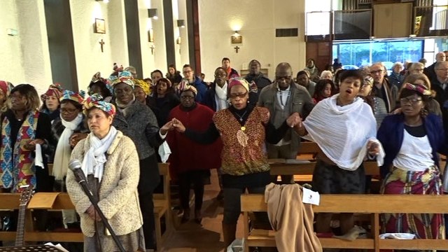 5 ans de sacerdoce du père Amédée-6-Notre Père et Paix