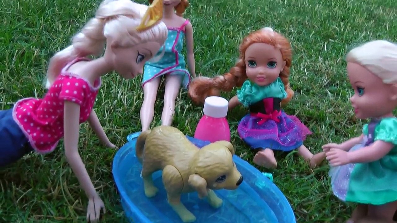 Muddy Puppy! ELSA & ANNA toddlers give their Puppy a Bath - Soap Bubbles Foam Dirty Play in Mud-ATIxfRWeCkQ