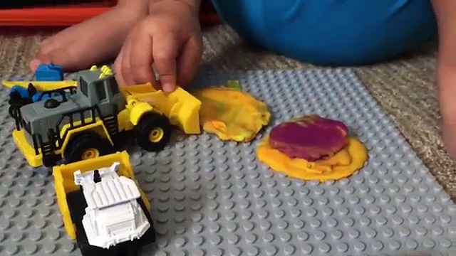 Toy Trucks – CONSTRUCTION TRUCKS in Play Doh – Matchbox Trucks Tonka Cars Child Play FamilyToyReview