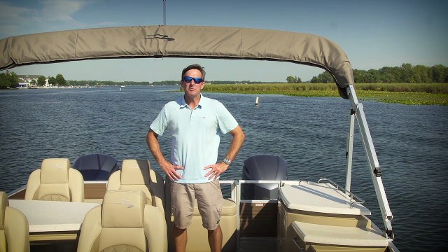 2017 Boat Buyers Guide: Bennington Q27 Custom Wide-Beam Dinette