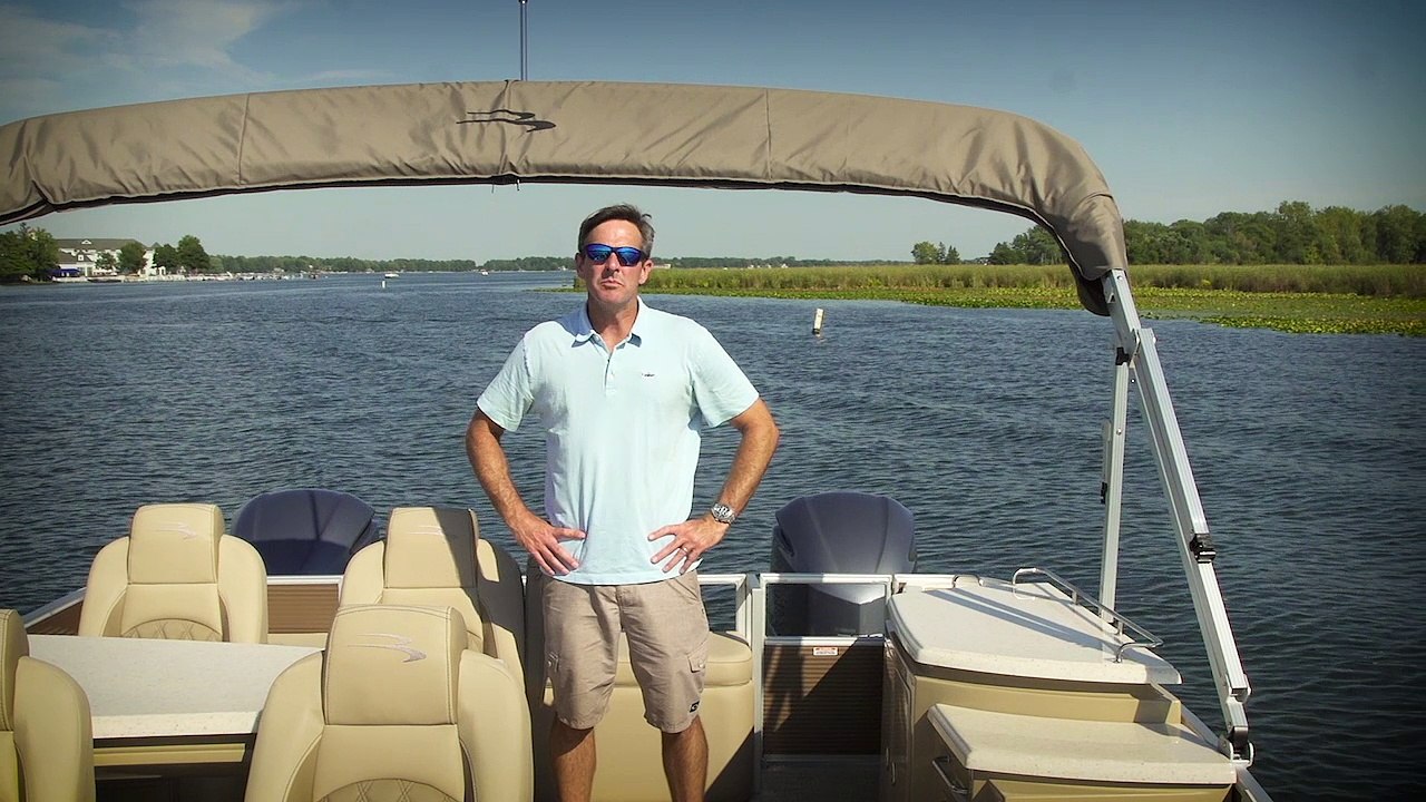 2017 Boat Buyers Guide: Bennington Q27 Custom Wide-Beam Dinette