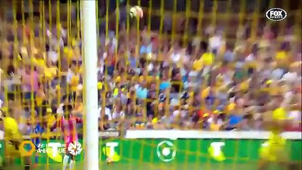 Ce ramasseur de balle empêche Cahill de fêter son but !