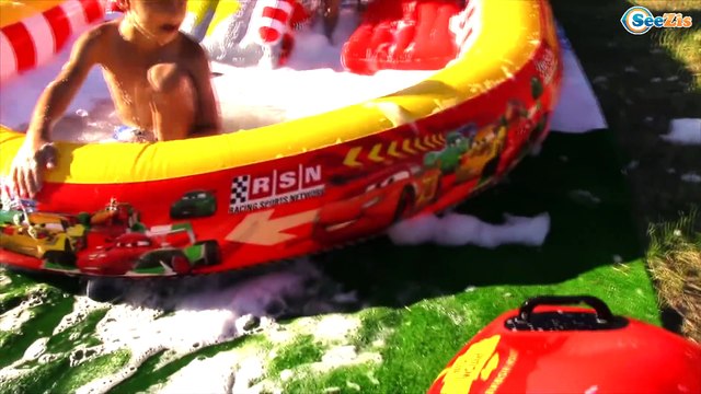 БОЛЬШОЙ БАССЕЙН С ПЕНОЙ Ярослава и Игорек Купаемся в бассейне с Пеной Игры для Детей в БАССЕЙНЕ