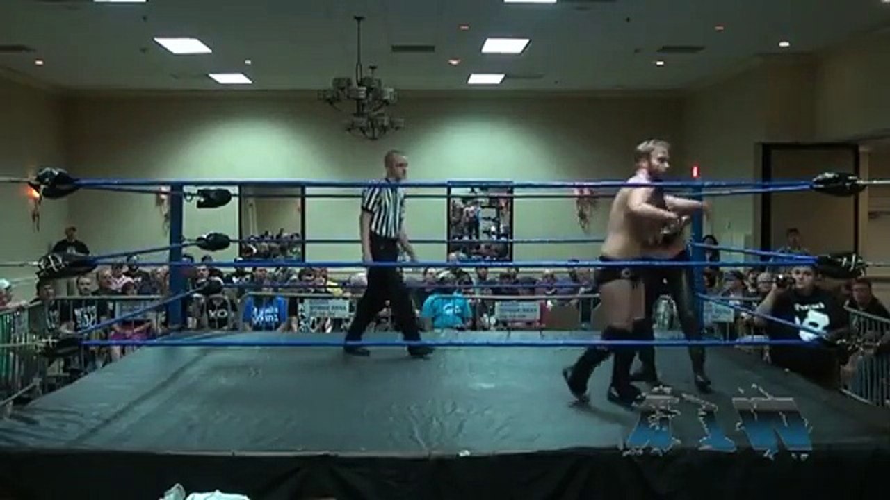 Annie Social VS. Gregory iron - Absolute Intense Wrestling [Intergender Wrestling]