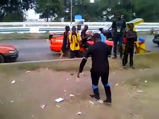 Savoir manier le ballon comme cet homme, ont meurt !