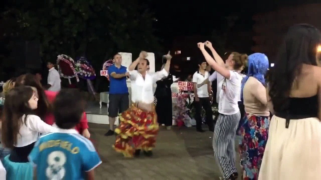 Ankara Aunt Who Teaches Young Girls To Play :))