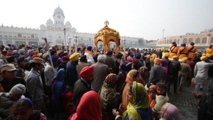 Emotiva y concurrida procesión para celebrar el 350 aniversario de un profeta sij