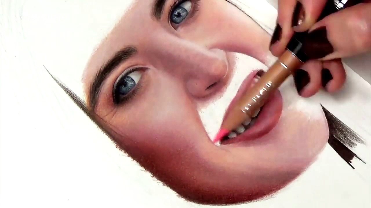 Talented artist creates photorealistic self-portrait