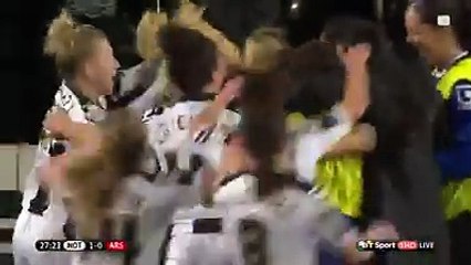 خدعة "حريمى " فى تنفيذ ركلة حرة أمام أرسنال فى الدورى الأنجليزى للسيدات