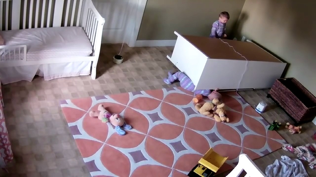 A deux ans seulement il sauve son frère jumeau