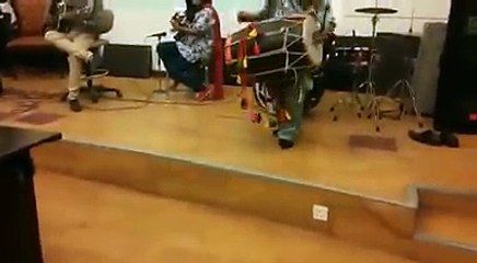 Mahi yaar di gharroli by 3 taal band . live at BNU . vicky hussain