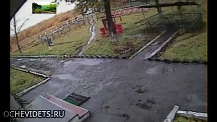 Güpegündüz Ayı Sehre İndi.. Ve İnsanlara Feci Sekilde Saldirdi...