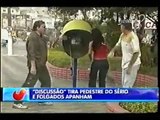 Pegadinha do João Kleber - Discussão atrapalha pedestre no telefone (João Kleber)