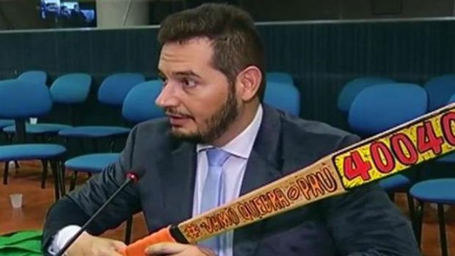 Vereadores com campanha inusitada tomam posse de seus cargos