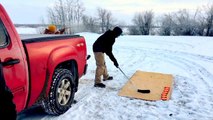 Tir au fusil sur des palets lancés avec une crosse de Hockey... PULL