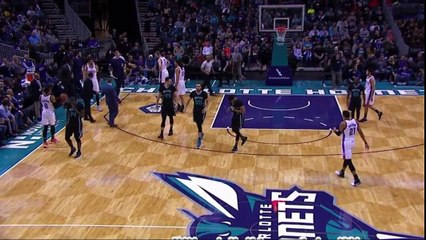 Il jette le ballon de basket à la tête d'un arbitre... FAIL NBA