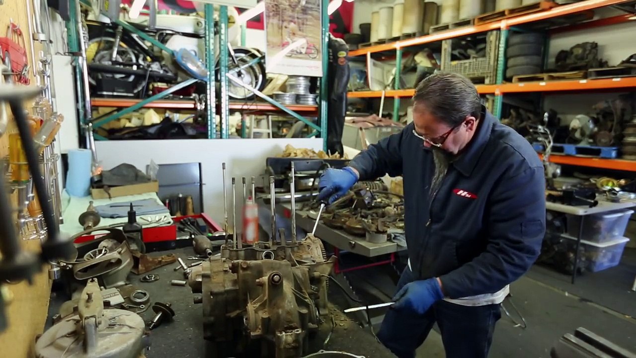Removing Honda Serial One’s flywheel-JvK7d85AOx0