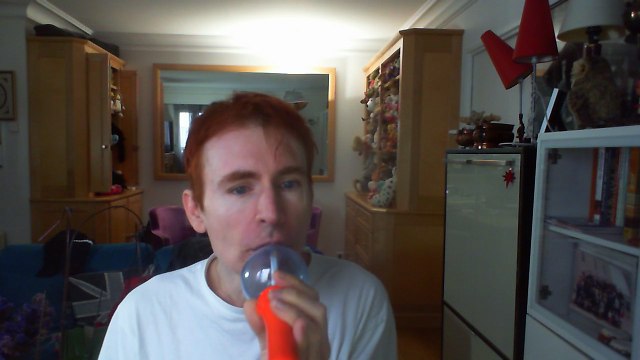 Wiwi égratigne a thousand kisses deep