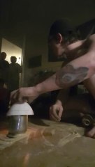 Baptiste joue avec le feu dans sa chambre...