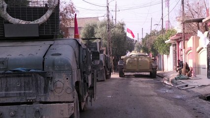 تقدم عناصر قوات الرد السريع العراقية داخل حي الوحدة