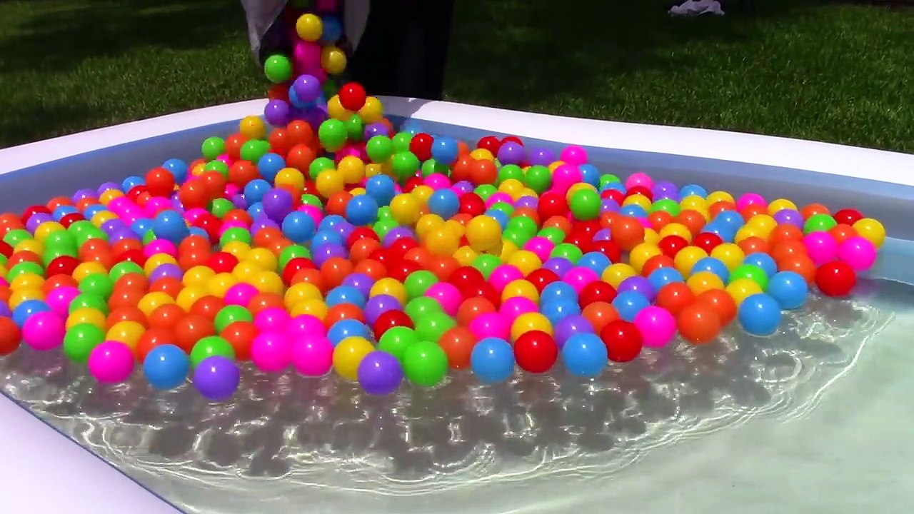 Frozen Elsa becomes Joker Elsa w/ Bad Baby, Joker Girl, Spiderman, Maleficent, Orbeez bath