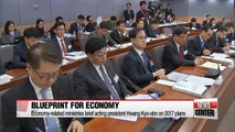 Economy-related ministries brief acting president Hwang Kyo-ahn on 2017 plans