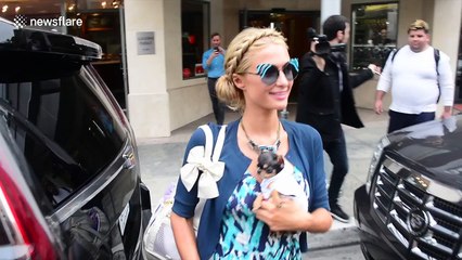 Video herunterladen: Paris Hilton spotted in Beverly Hills