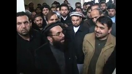 اسدالله عمرخیل، والی کندز فردی را با «زور اسلحه و تهدید» به حیث رئیس جدید دانشگاه کندز معرفی کرده است.