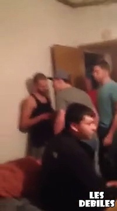 Ko avec un violent coup de coude