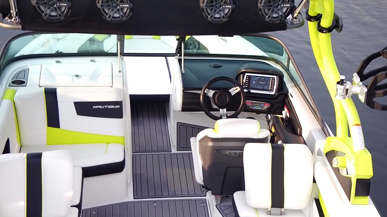 2017 Boat Buyers Guide: Super Air Nautique 230