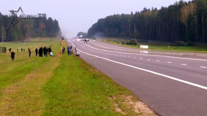 Ces pilotes de chasse russes se posent sur une autoroute. Incroyable...